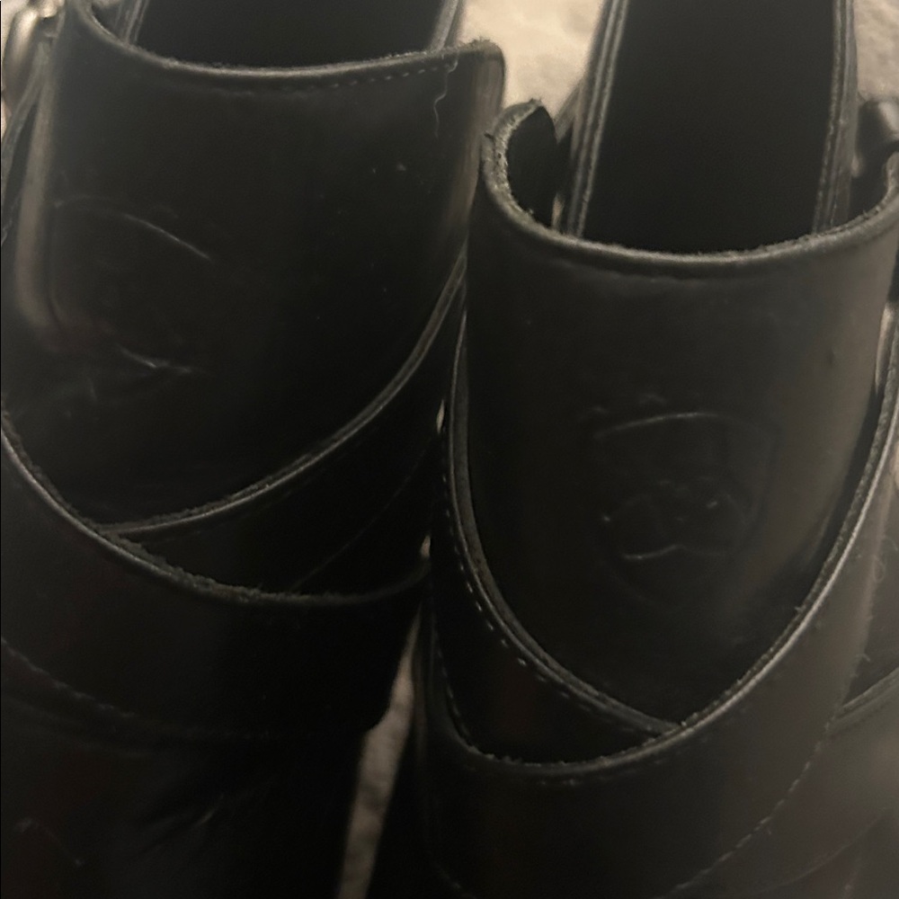 Ariat - Picture 14 of 16
